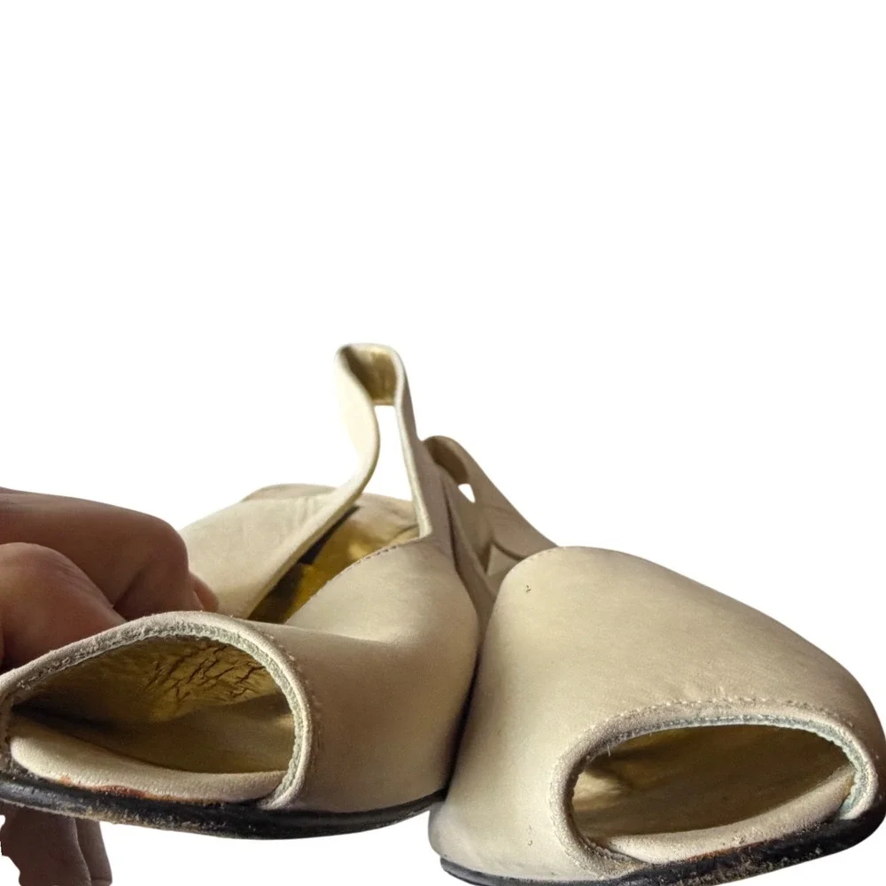 Escada Vintage Designer Peep Toe Slingback Cream Leather Heels Made Italy 8